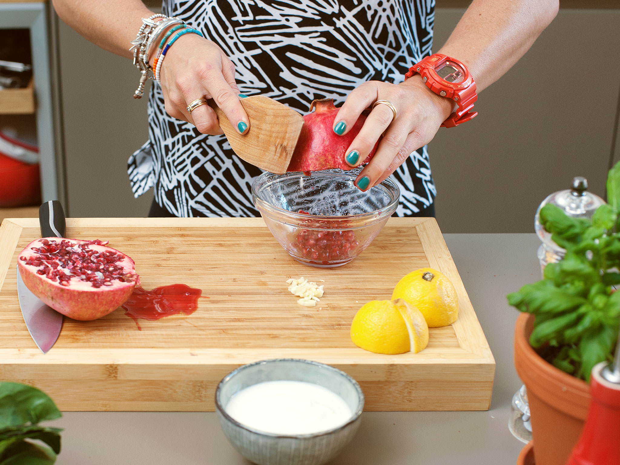 Baked sweet potatoes with spinach and pine nuts