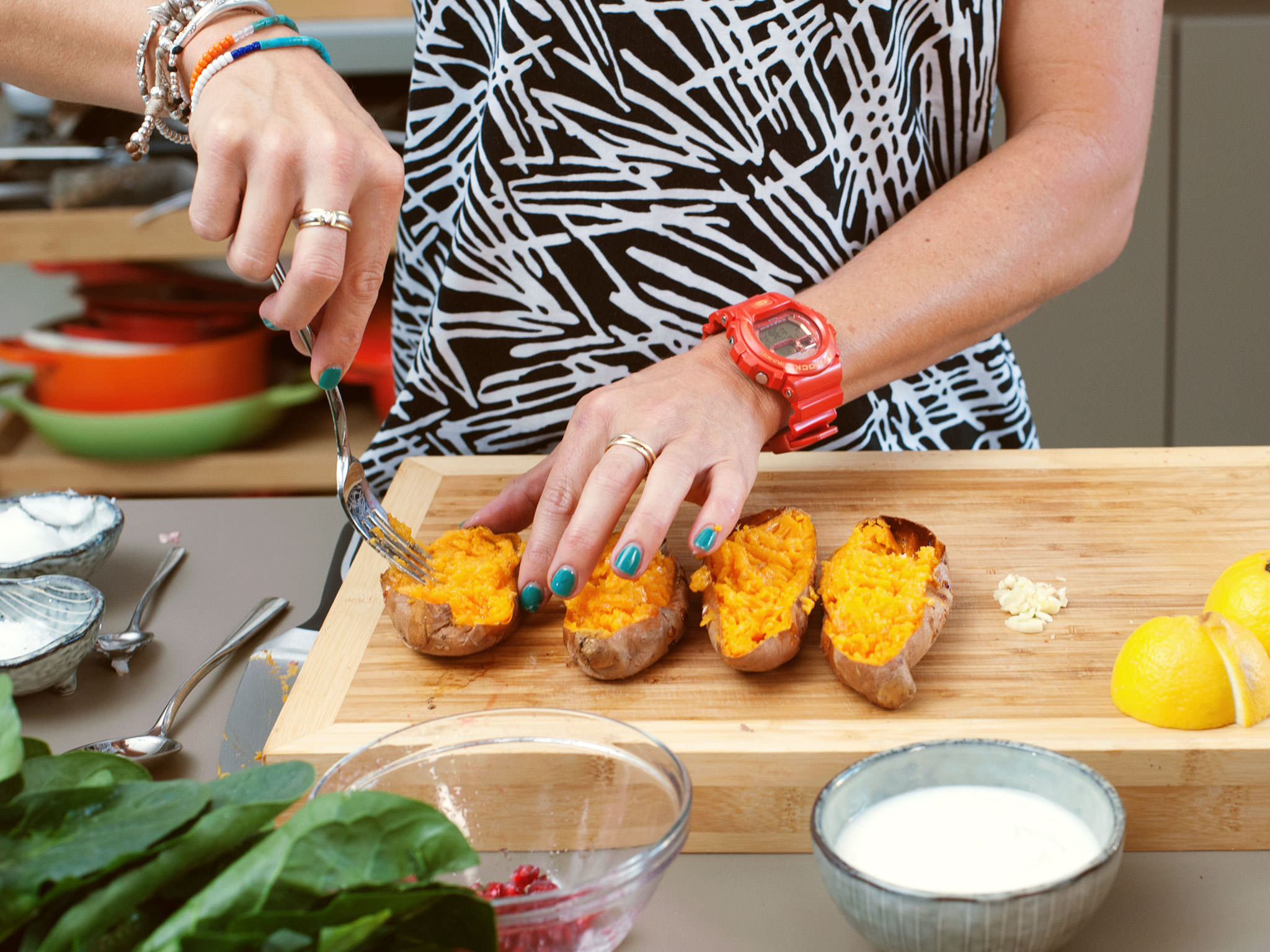Baked sweet potatoes with spinach and pine nuts