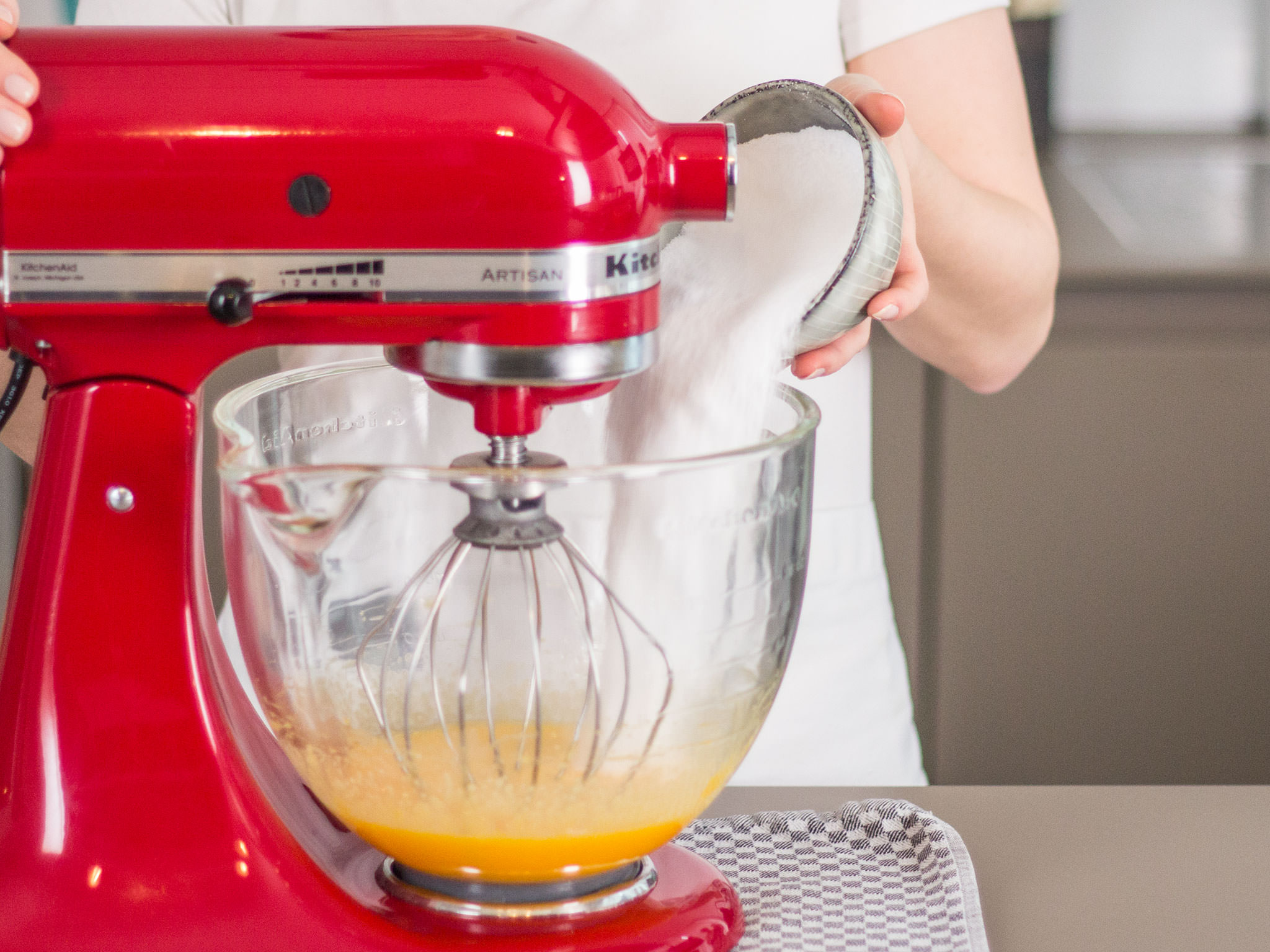 Cinnamon and almond ice cream