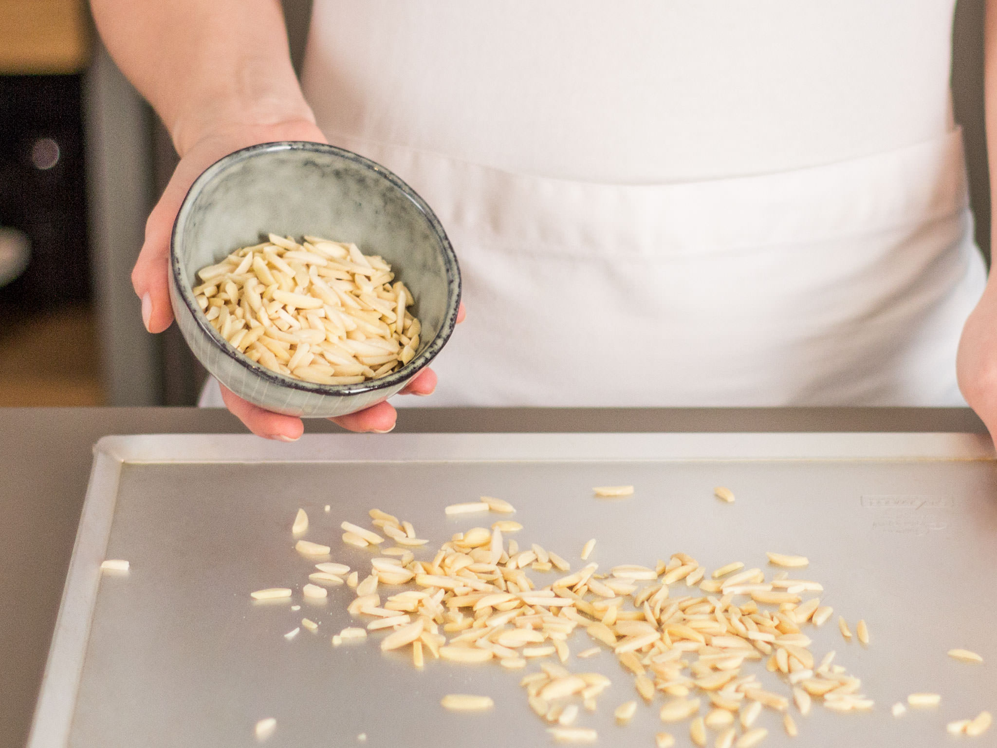 Cinnamon and almond ice cream