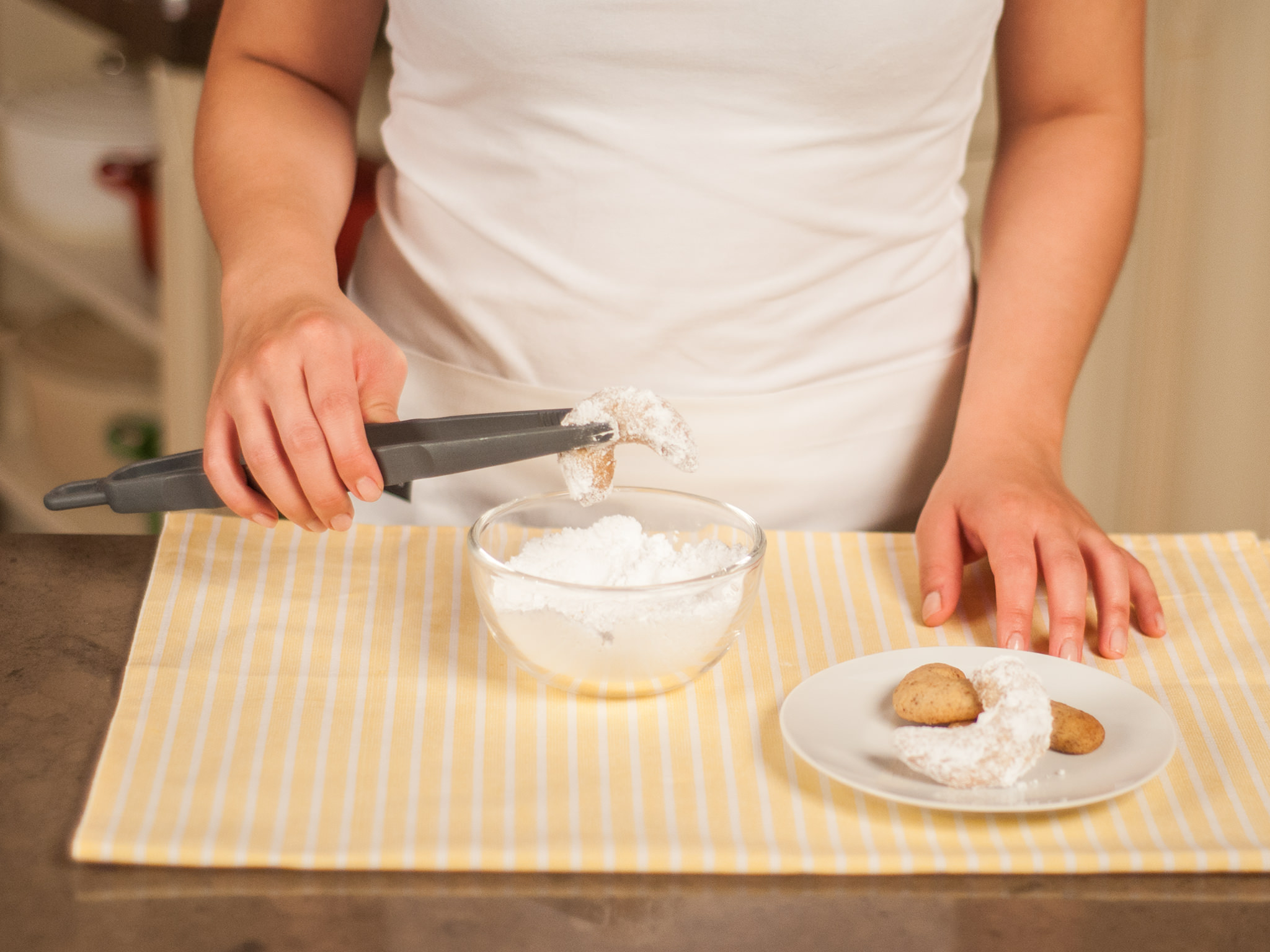 Vanilla crescent cookies