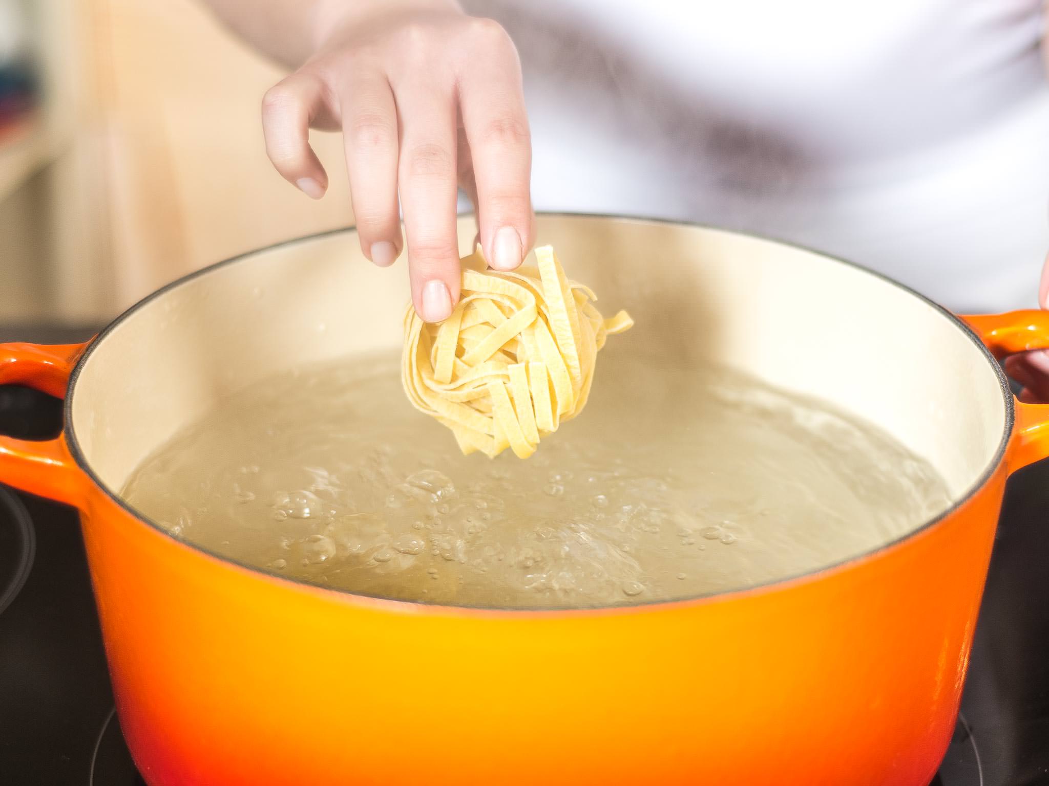 Tagliatelle with pesto and Bresaola